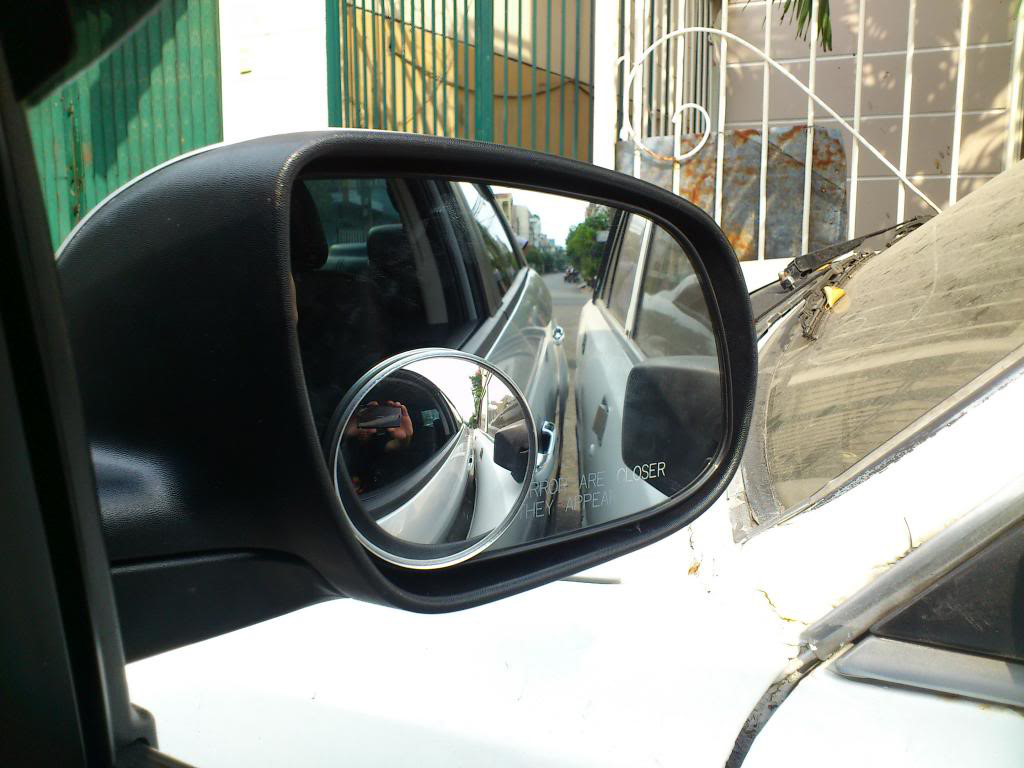 chỉnh gương chiếu hậu khi lùi xe ô tô