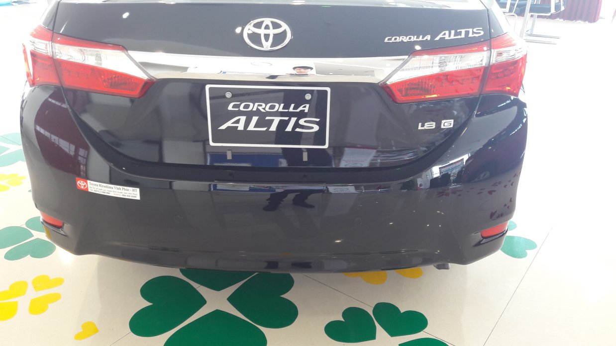 đuôi xe Toyota Corolla altis