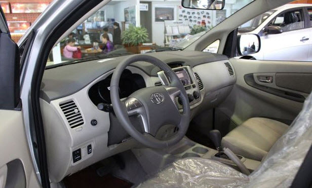 nội thất xe Toyota innova