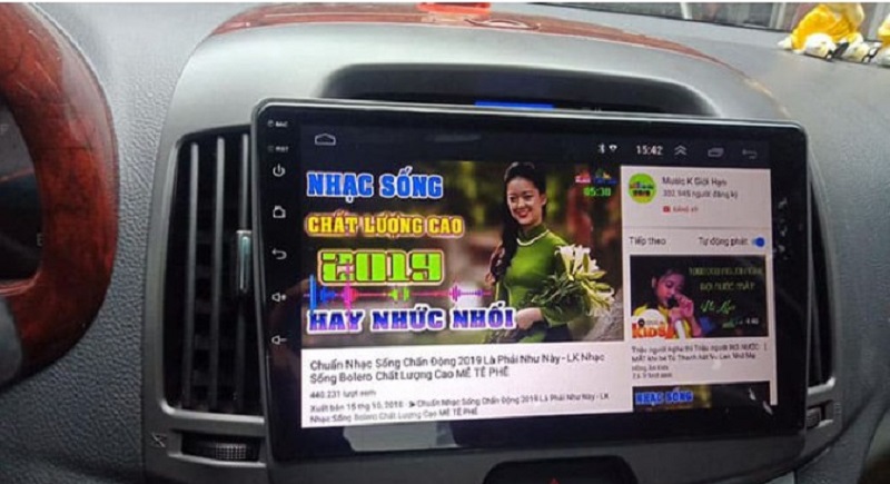 su-dung-android-auto-xem-youtube