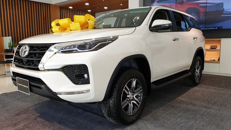 xe-toyota-fortuner-may-xang-2021