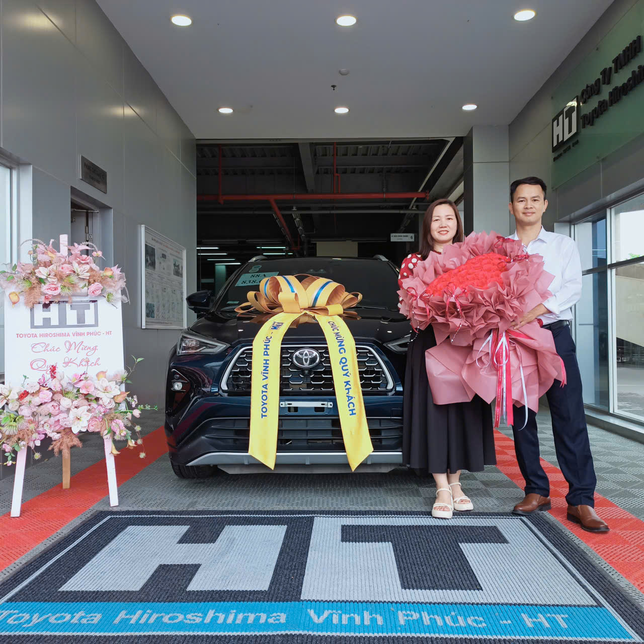 Toyota Yaris Cross màu xanh mới giao khách hàng tại showroom Toyota Nankai Vĩnh Phúc