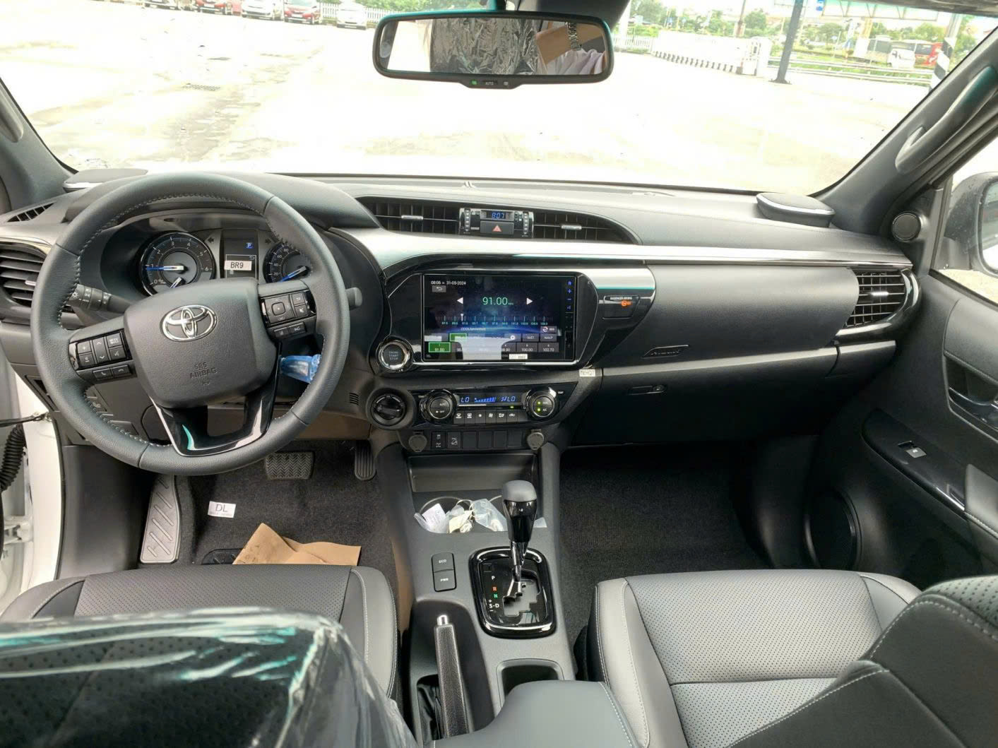 Nội thất Toyota Hilux 2025 – tiện nghi, rộng rãi, phù hợp gia đình và công việc
