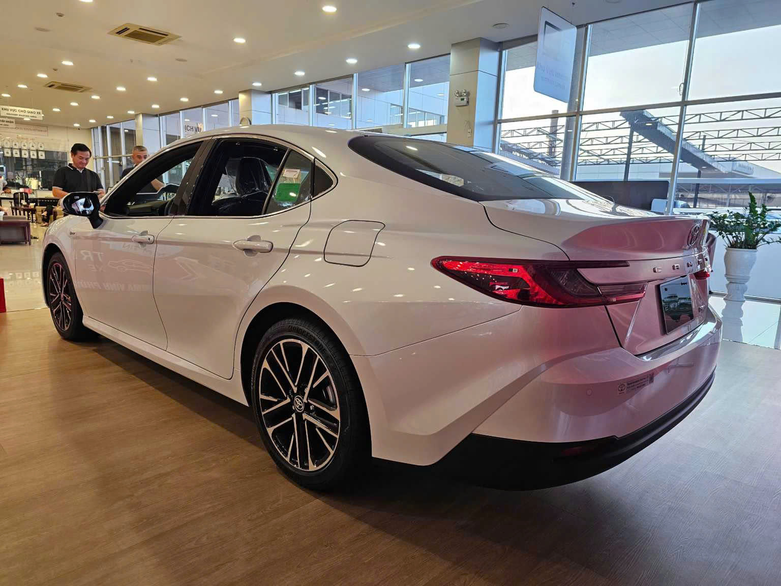 Toyota Camry Màu trắng