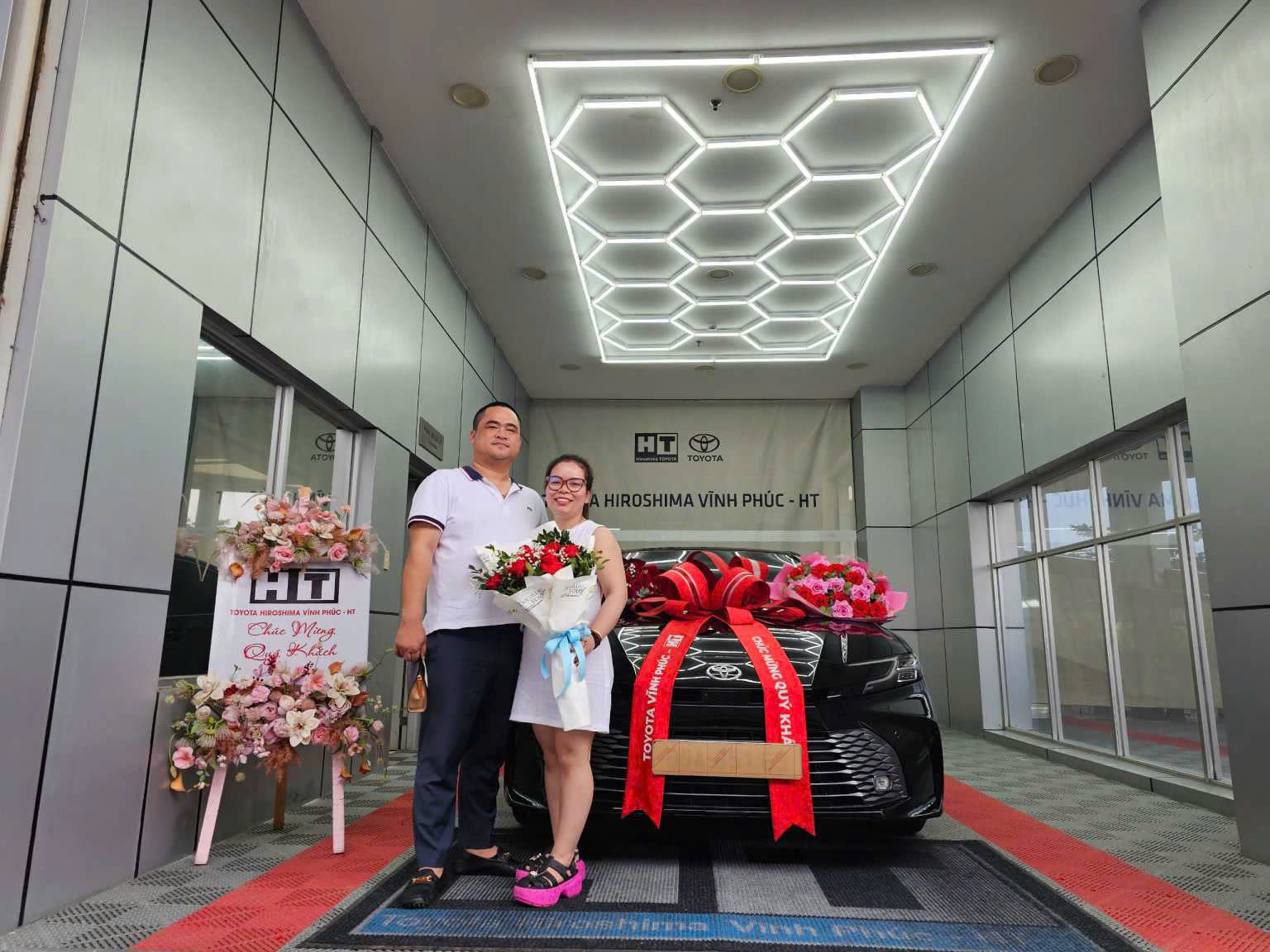 Giao xe Toyota Camry 2.5HEV TOP tại Vĩnh Phúc