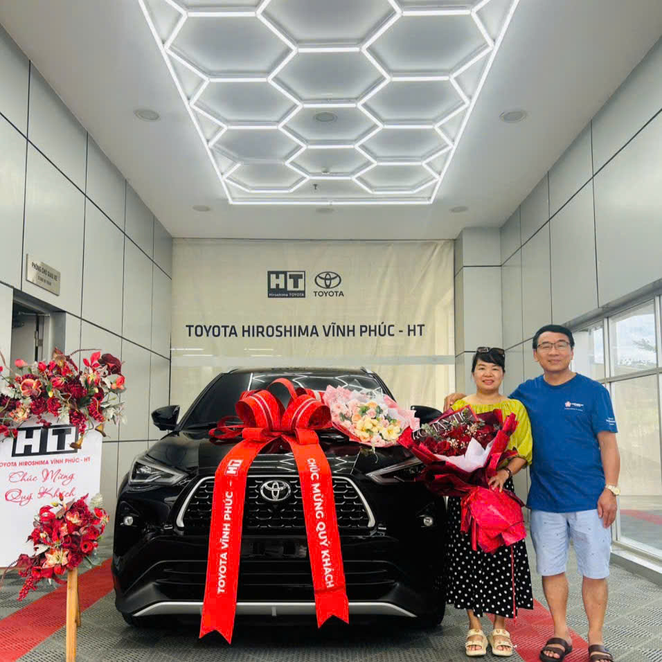 Toyota Yaris Cross máy xăng màu đen