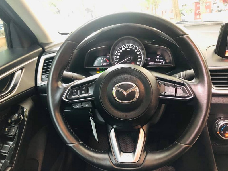 Bán xe ô tô cũ: Mazda 3 số tự động 2018