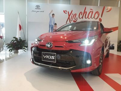Toyota Vios màu đỏ nổi bật trên mọi cung đường
