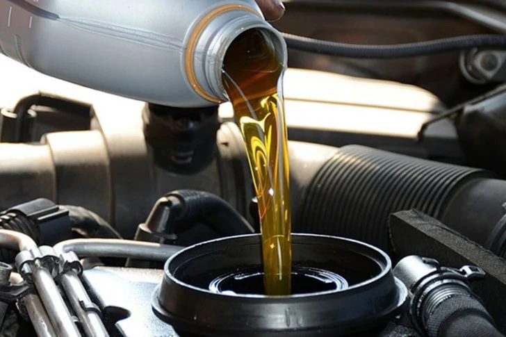 Cách đọc thông số nhớt ô tô đúng chuẩn 2025