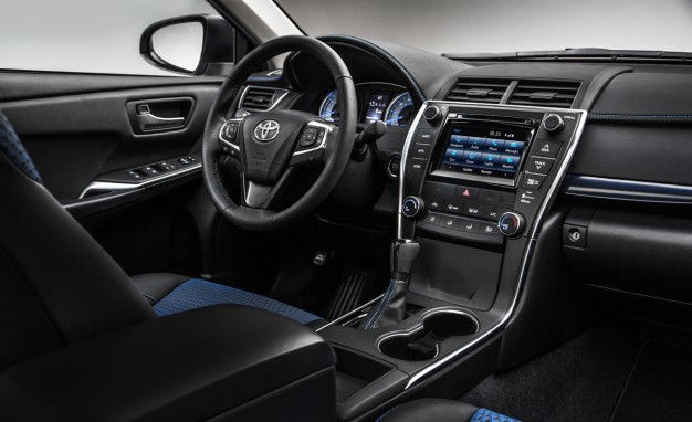 Toyota Camry tạo sức hút mạnh mẽ với 5 điểm mới nổi bật