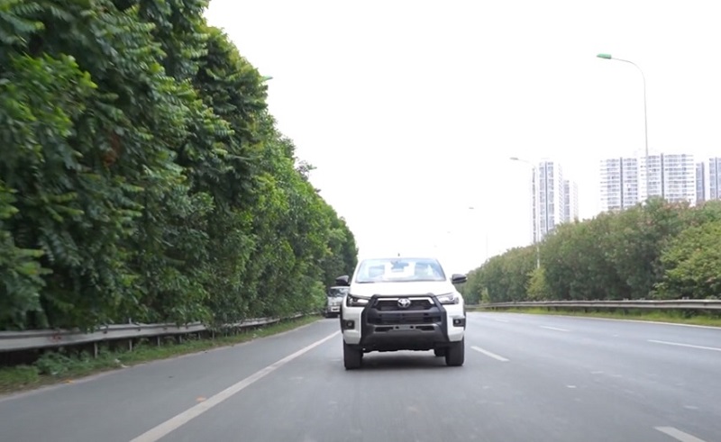 Toyota Hilux 2022: Đánh giá chi tiết