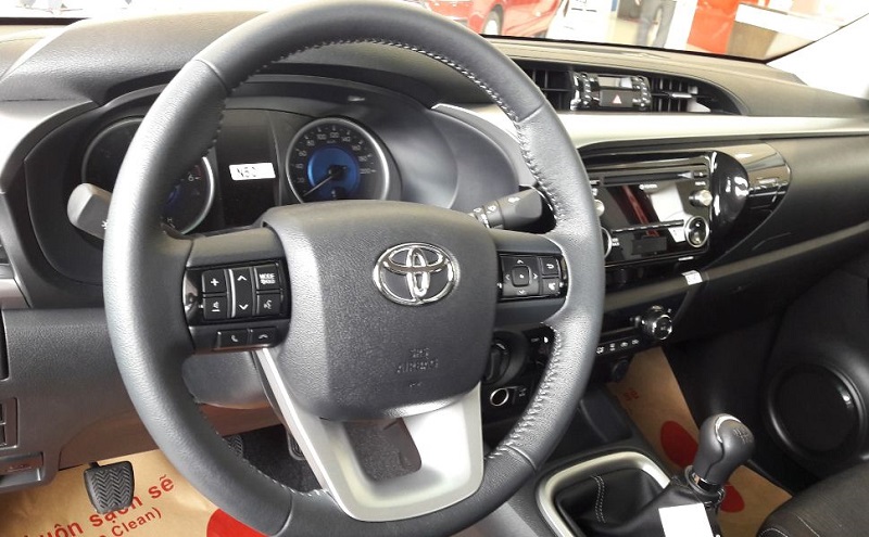 Toyota Hilux Khuyến Mại Khủng Chào Hè