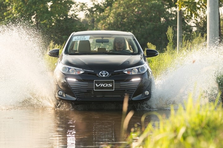 Đổ đẩy bình xăng xe Vios chạy được bao lâu?