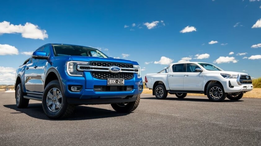 Nên mua Toyota Hilux hay Ford Ranger thời điểm này?