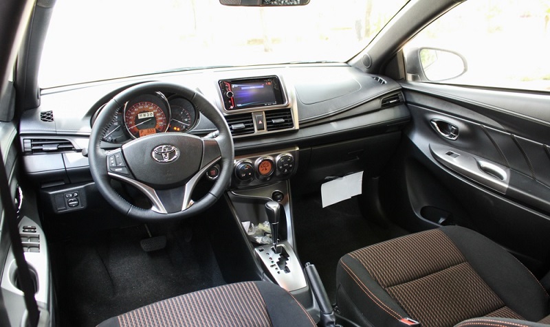So sánh Toyota Yaris và Ford Fiesta qua nội thất