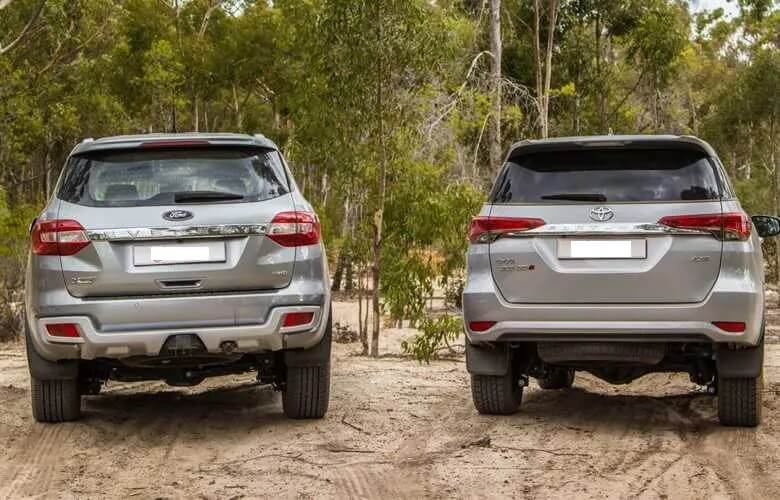 So sánh xe Ford và Toyota qua đuôi xe