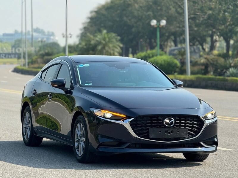 So sánh Toyota Yaris và Mazda 3