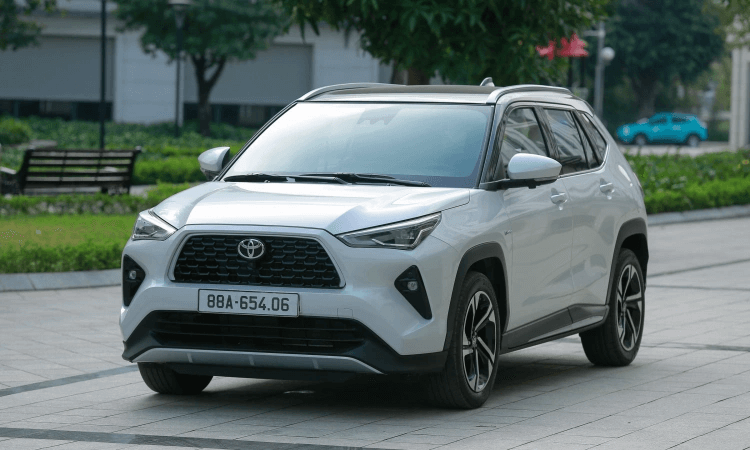 So sánh Toyota Yaris và Mazda 3