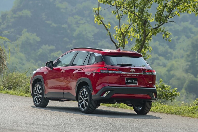 Nên Toyota Raize hay Corolla Cros?