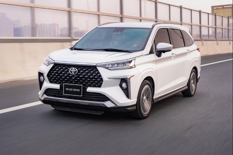 So sánh Toyota Veloz và Yaris Cross qua ngoại thất