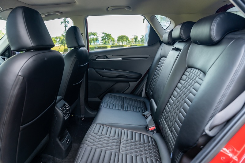 So sánh Toyota Yaris Cross và Kia Sonet chi tiết qua nội thất