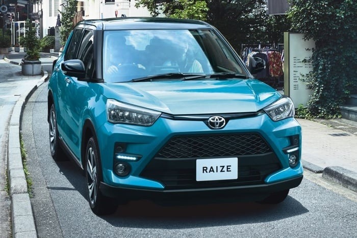 So sánh Toyota Raize và Hyundai i10 qua ngoại thất