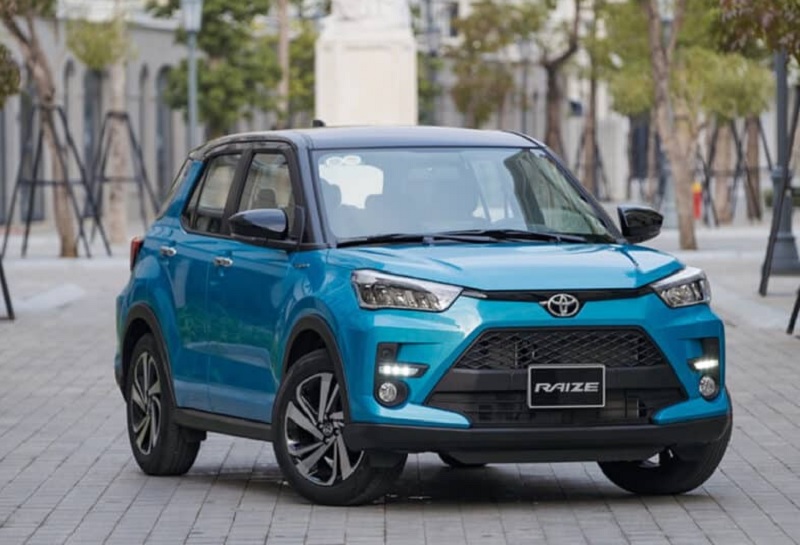 Nên mua Toyota Raize hay Hyundai i10 tại thời điểm này?