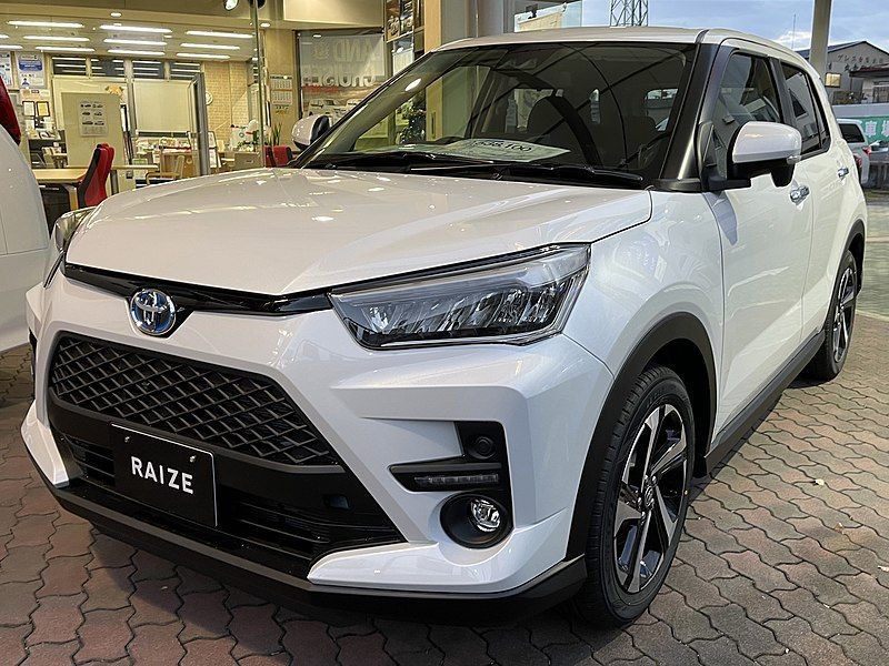 Nên mua Toyota Raize hay Suzuki Fronx?