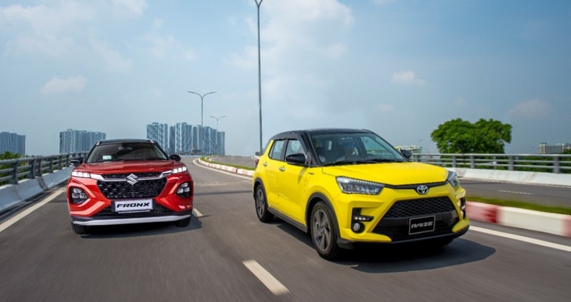 Suzuki Fronx và Toyota Raize