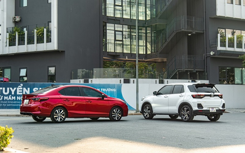 So sánh Toyota Raize và Honda City