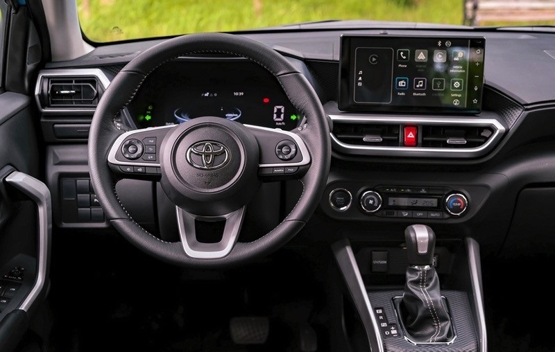 So sánh Toyota Raize và KIA Seltos qua nội thất