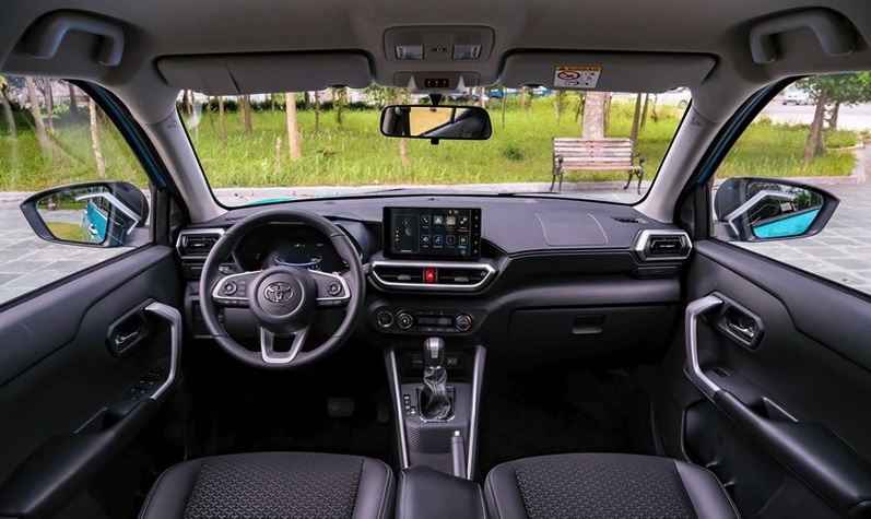 So sánh Toyota Raize và Suzuki Swift qua nội thất