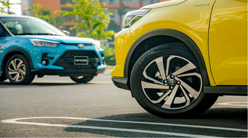 So sánh Toyota Raize và Toyota Vios qua động cơ hiệu suất