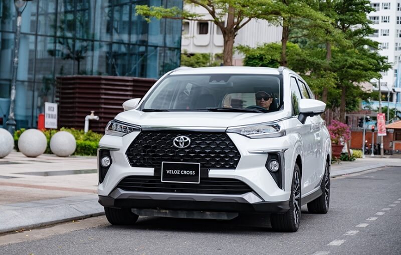 Nên chọn Honda BRV hay Toyota Veloz?