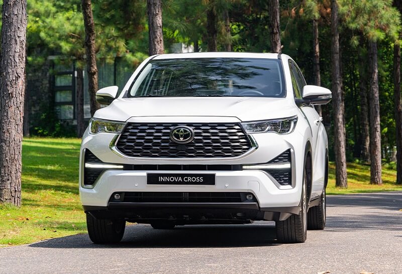 So sánh Innova Cross và Mazda CX5