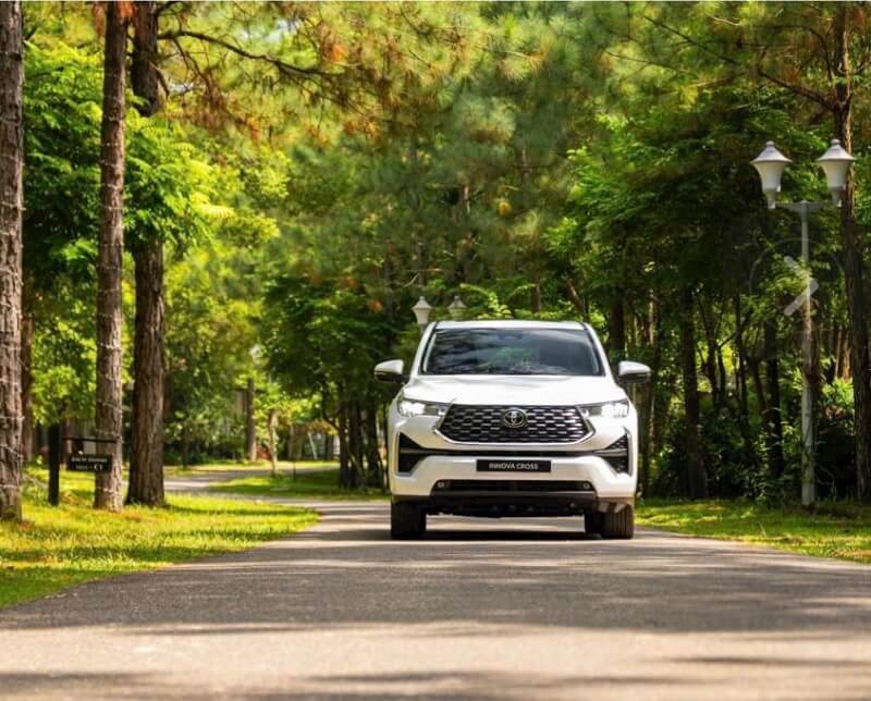 Nên mua Innova Cross hay Mazda CX5 thời điểm này?