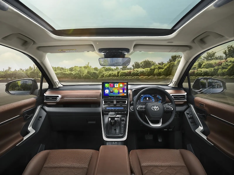 So sánh Innova Cross và Mazda CX5 qua nội thất