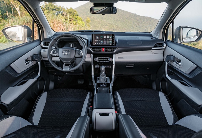 So sánh Toyota Veloz và Toyota Rush qua nội thất