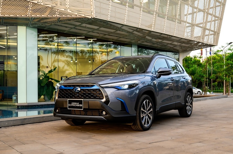 Nên chọn Toyota Corolla Cross bản xăng hay bản Hybrid?