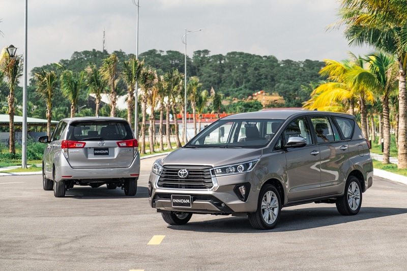 Nên mua Toyota Innova hay Ford Everest vào thời điểm này?