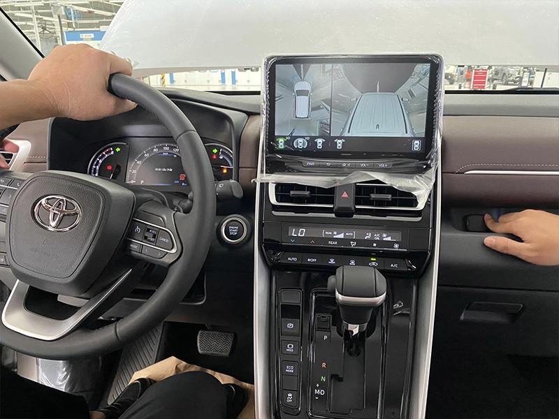 So sánh Toyota Innova và Ford Everest qua trang bị tiện ích