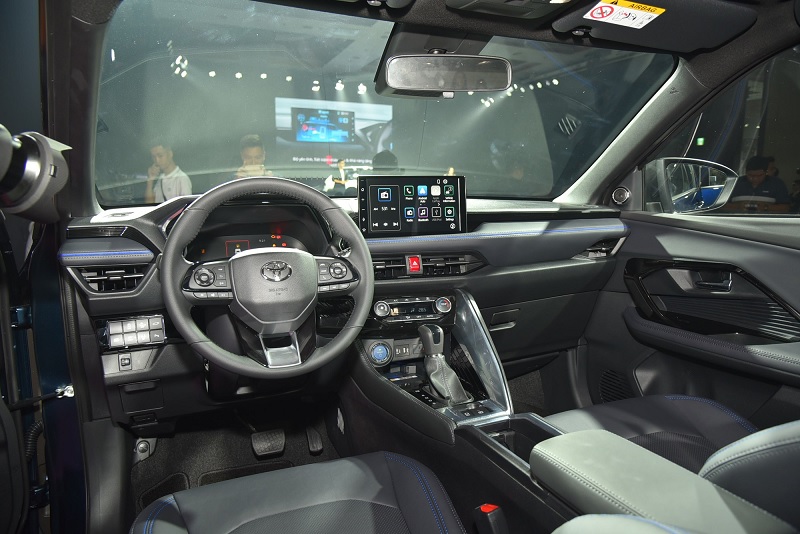 So sánh Toyota và Mitsubishi chi tiết qua thiết kế và trang bị tiện ích