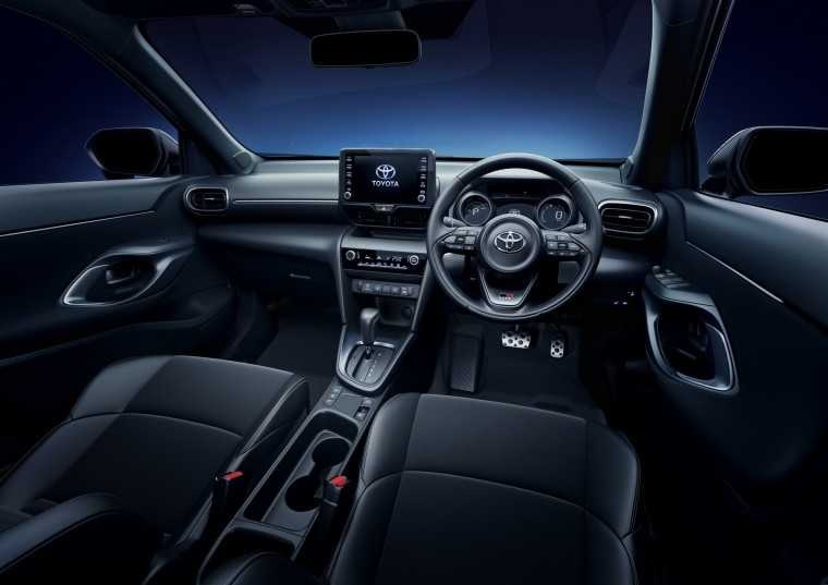So sánh Toyota Yaris Cross và Vios khoảng lái