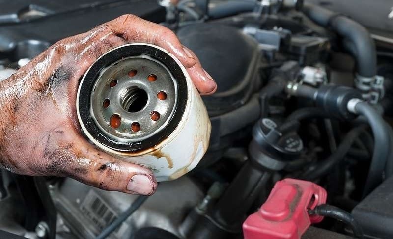 Khi thay dầu nhớt cho Toyota Hilux có cần thay lõi lọc dầu không?