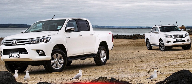 So sánh tải trọng Toyota Hilux với Nissan Navara