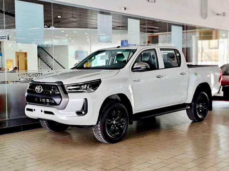 Mua Toyota Hilux chính hãng ở đâu chất lượng?