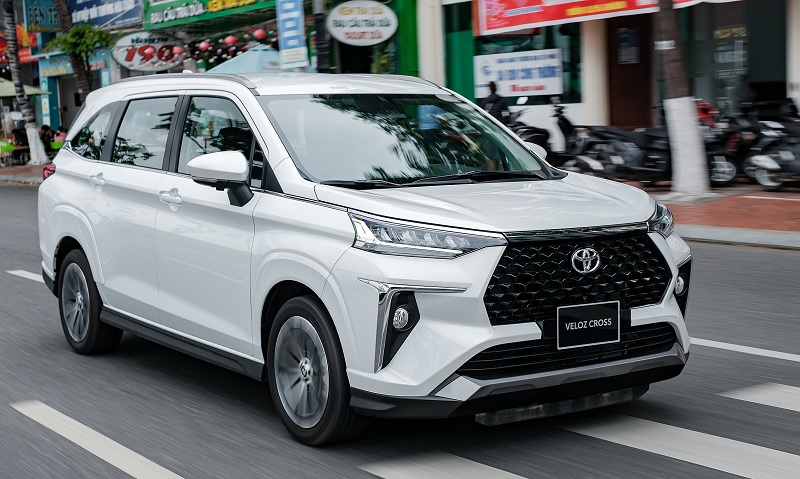 So sánh Veloz Cross và Corolla Cross