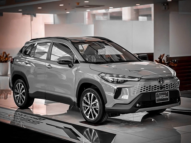 So sánh Veloz Cross và Corolla Cross qua thân xe