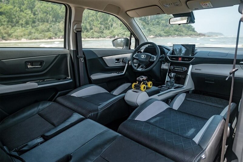 So sánh Toyota Veloz Cross và Mitsubishi Xpander qua ghế ngồi
