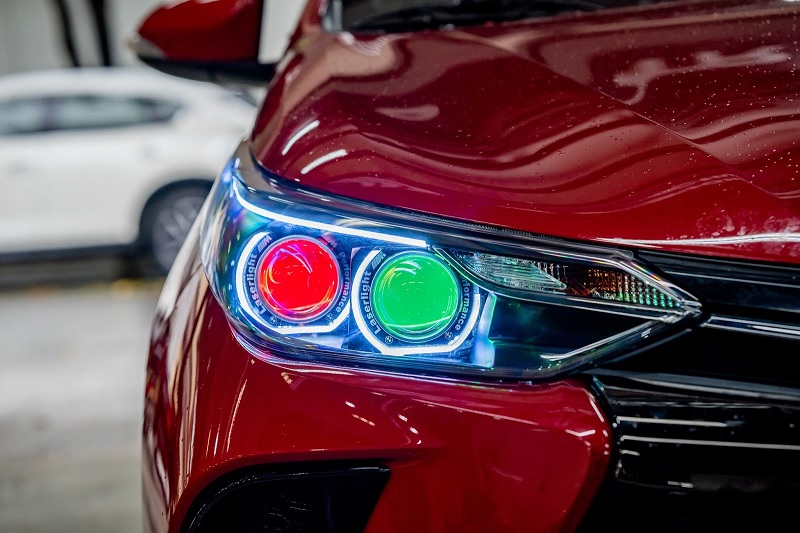 Có nên độ đèn xe Toyota không?